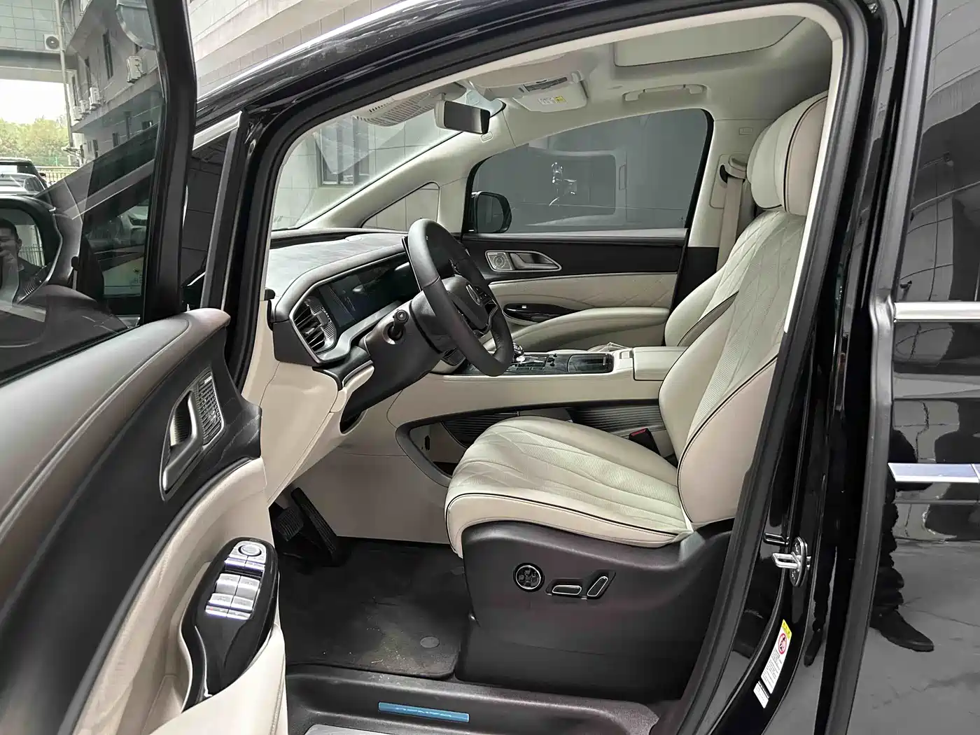 Denza D9 2024 DM-i 980 AWD Prestige фото 10