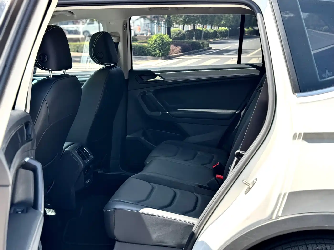 Volkswagen Tiguan L 2021 330TSI Automatic 2WD R-Line Premium фото 5