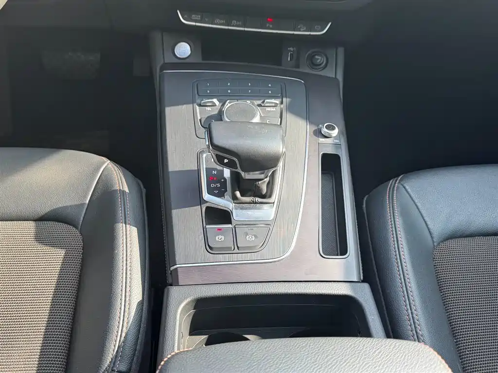 Audi Q5L 2020 40 TFSI Prestige Progressive фото 20