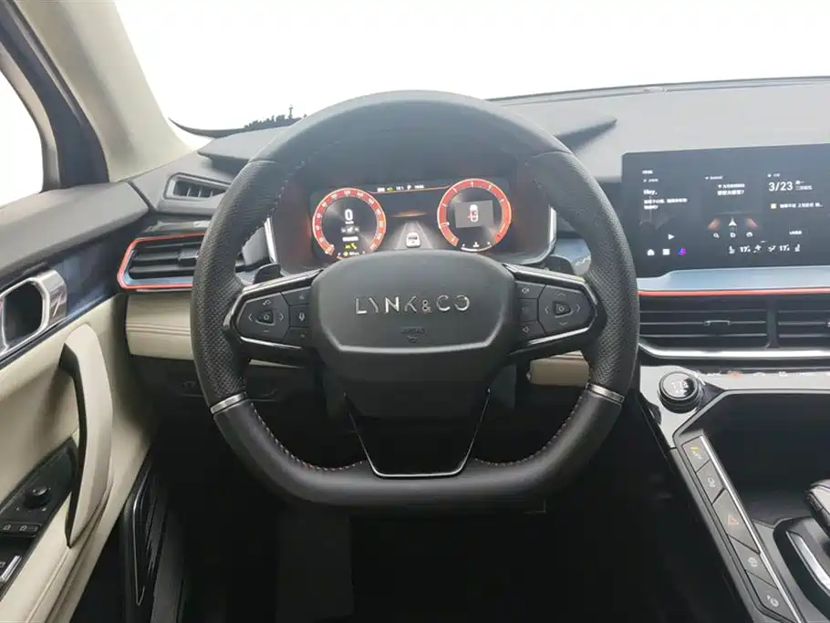 Lynk & Co 06 2020 1.5T Halo фото 15