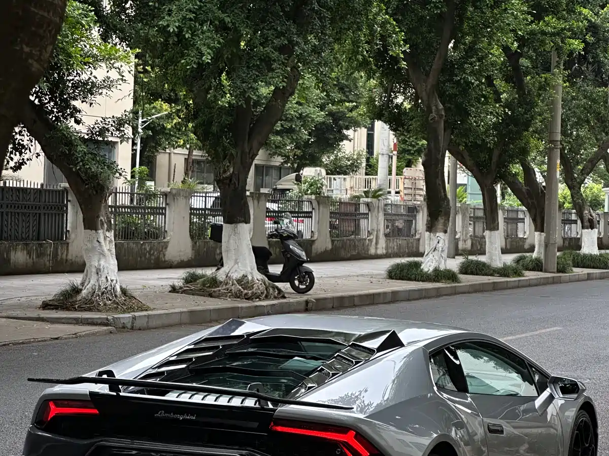 Lamborghini Huracán 2016 Huracán RWD Coupe фото 22