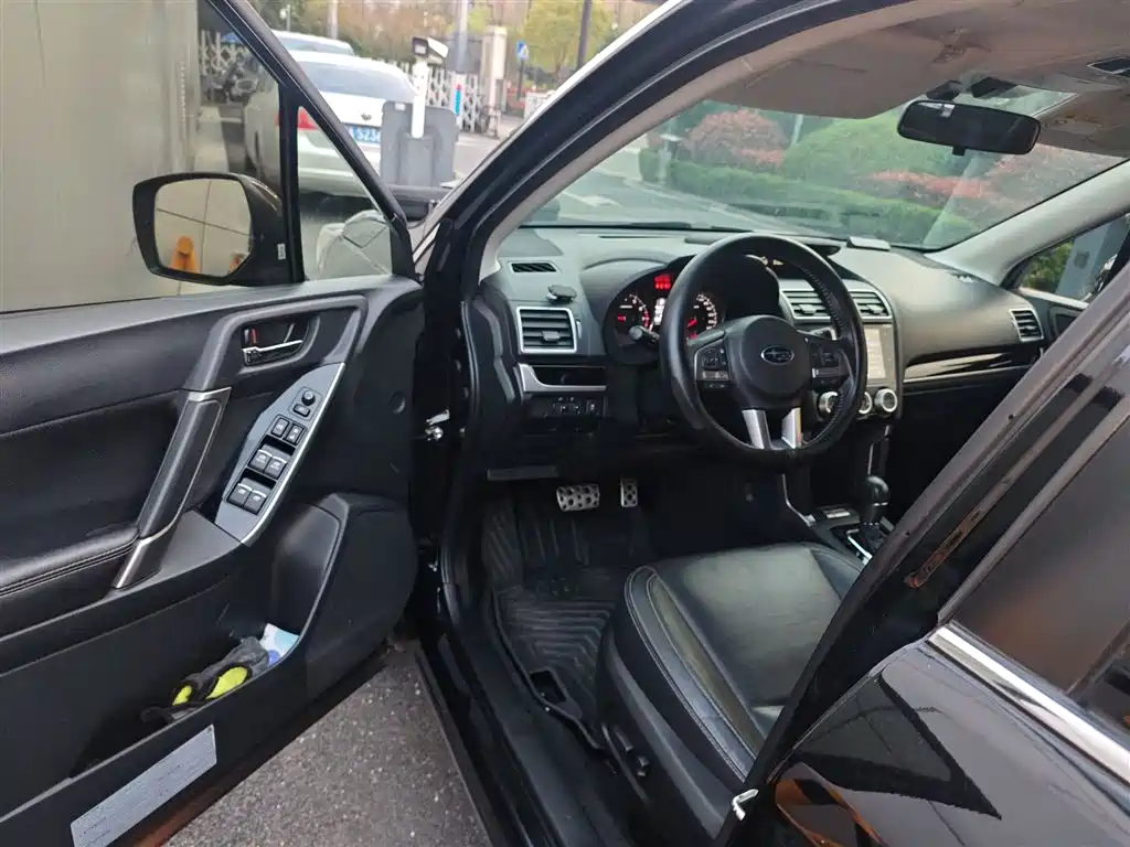 Subaru Forester 2016 2.0i Fashion Navigation Edition фото 14
