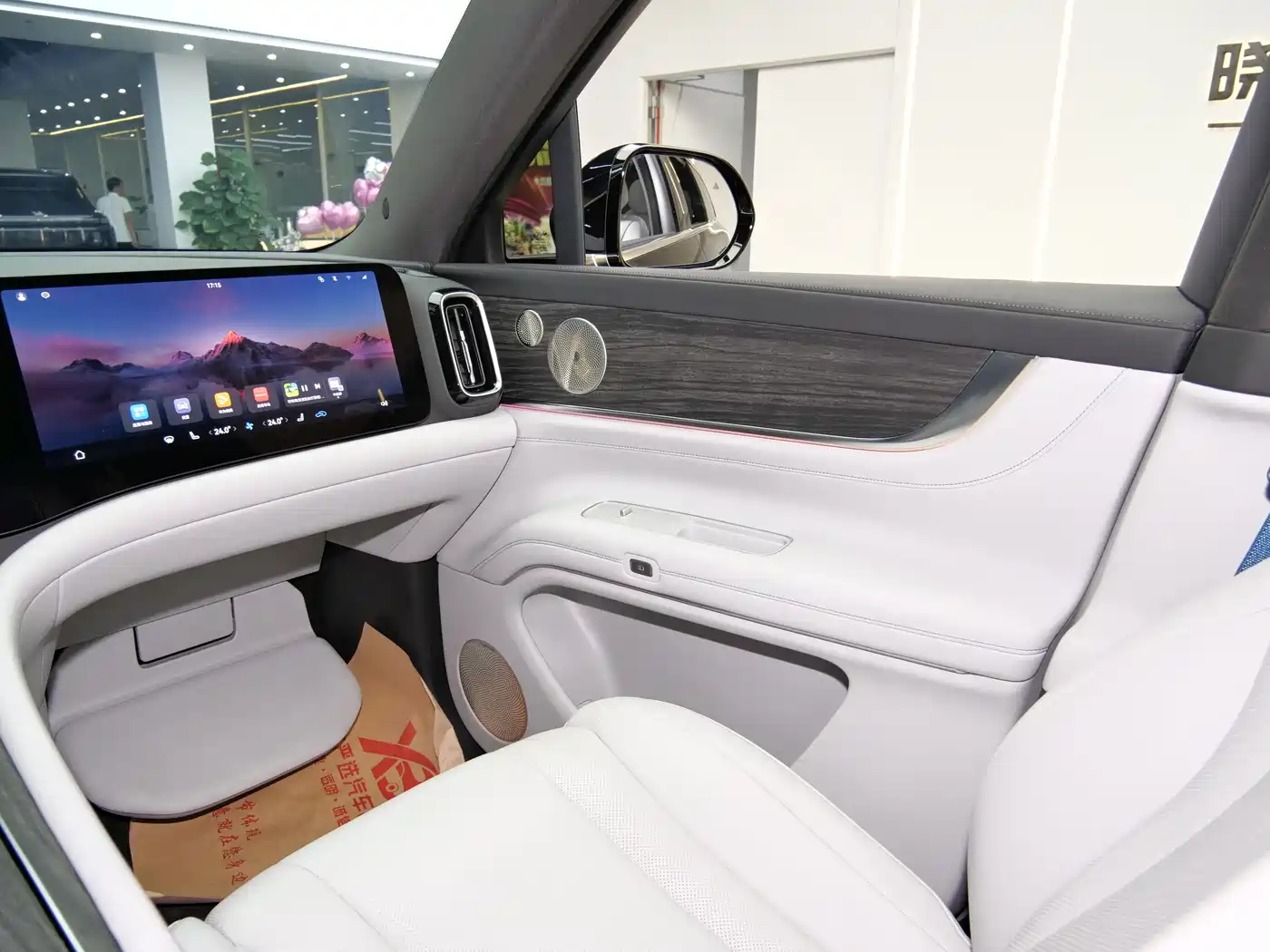 AITO Wenjie AITO M9 2024 Range Extender Max Edition 42kWh 6-seater фото 16