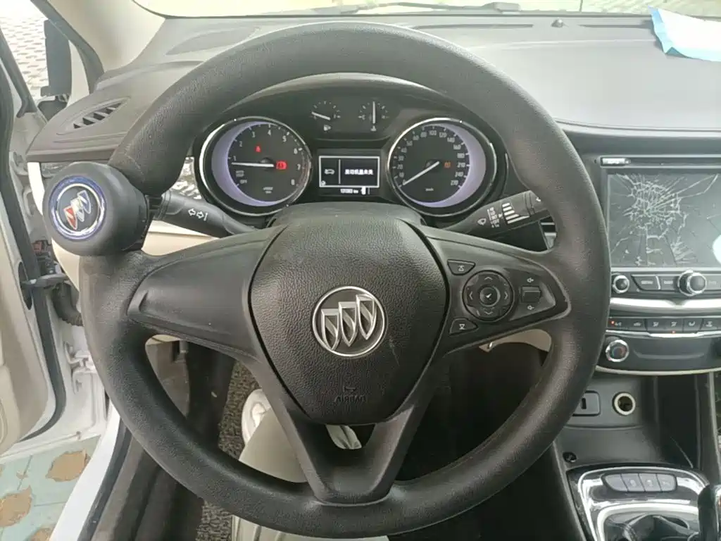Photo 11 - Buick Verano