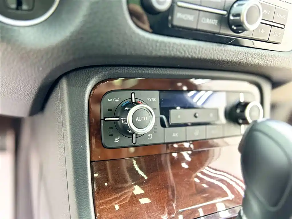 Volkswagen Touareg 2011 3.0TSI Comfort фото 13