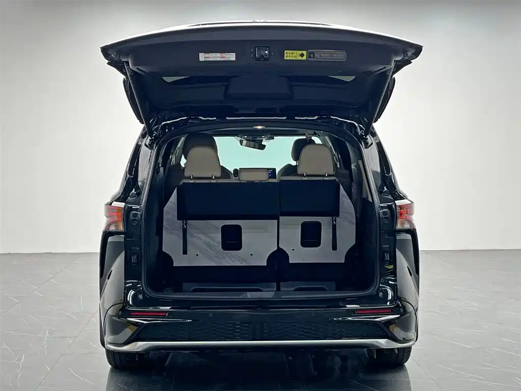 Toyota Granvia 2023 2.5L Hybrid Prestige PLUS Edition фото 11