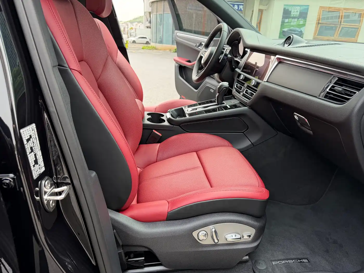 Porsche Macan 2026 Macan 2.0T Dream Pursuit Edition фото 15