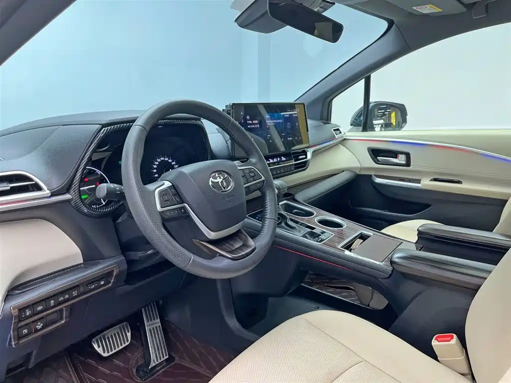Toyota Granvia 2023 2.5L Hybrid Prestige PLUS Edition фото 15