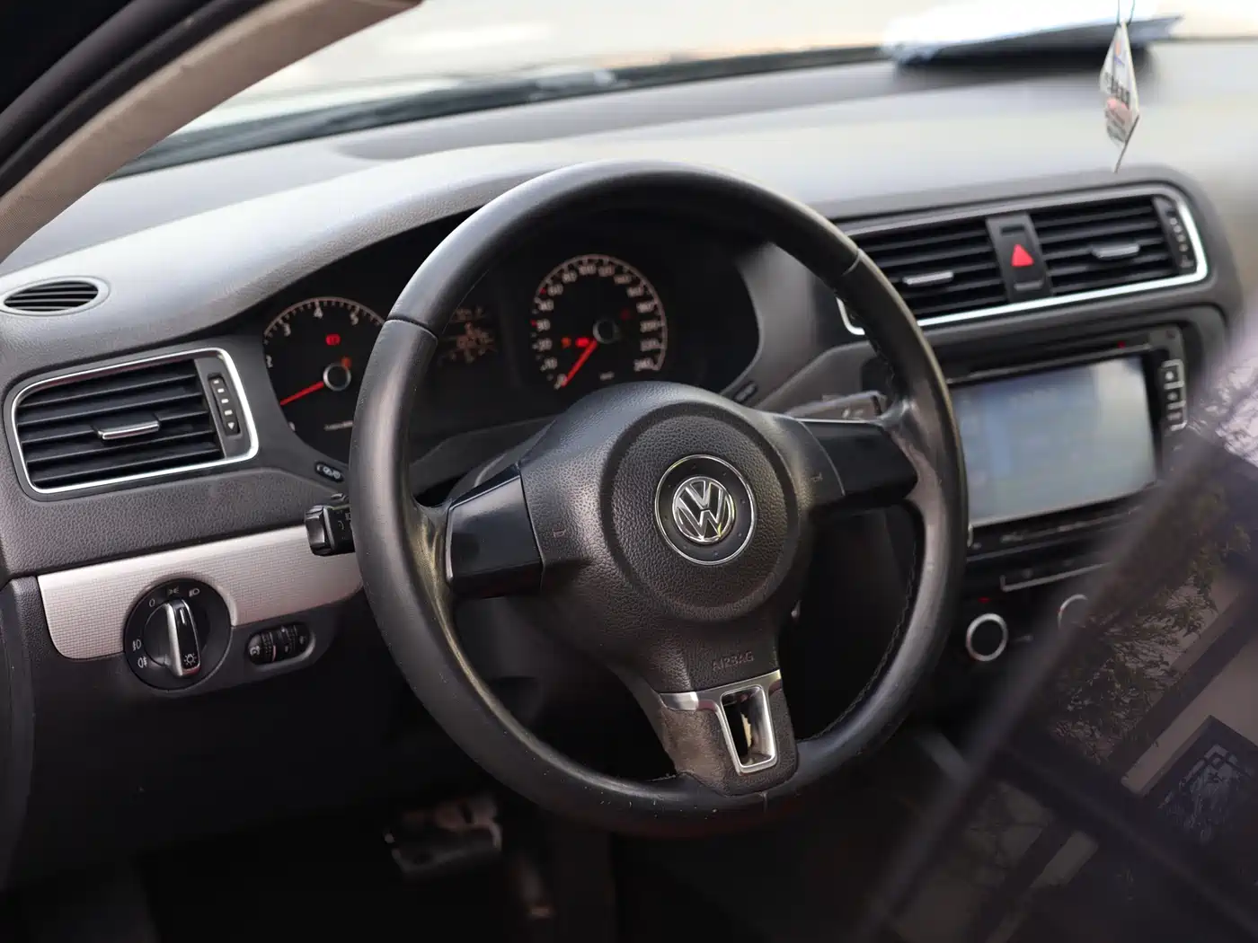 Volkswagen Sagitar 2014 Facelift 1.6L Automatic Comfort фото 19