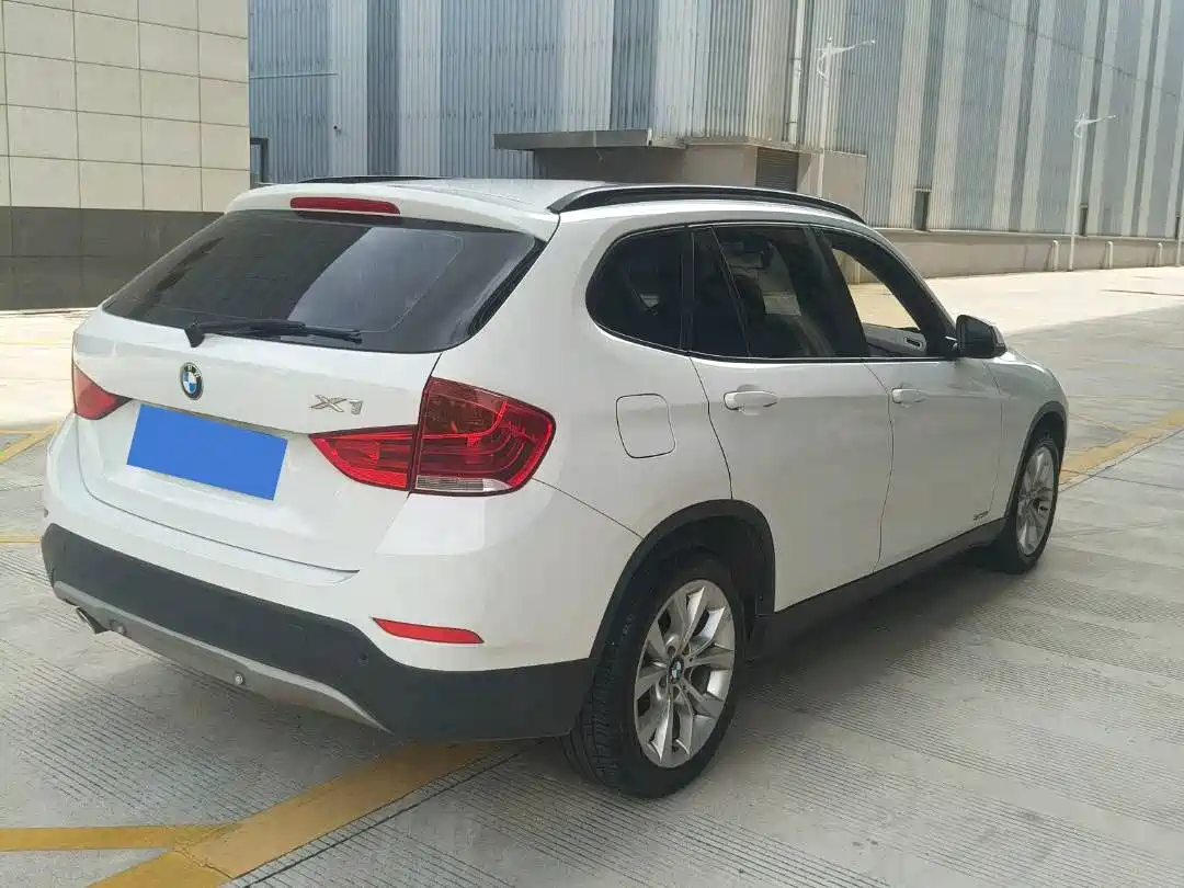 BMW X1 2013 sDrive18i Fashion фото 6