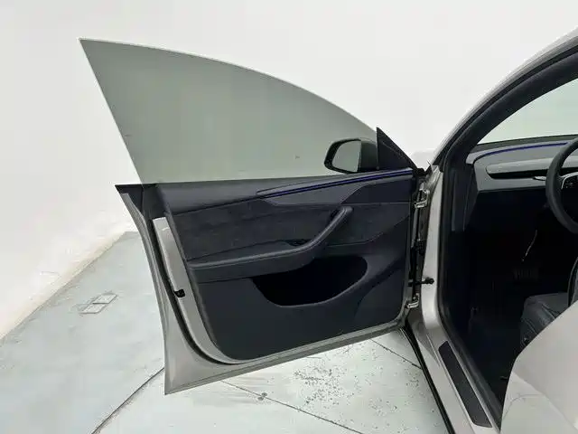 Tesla Model Y L 2025 2025 Facelift Long Range AWD