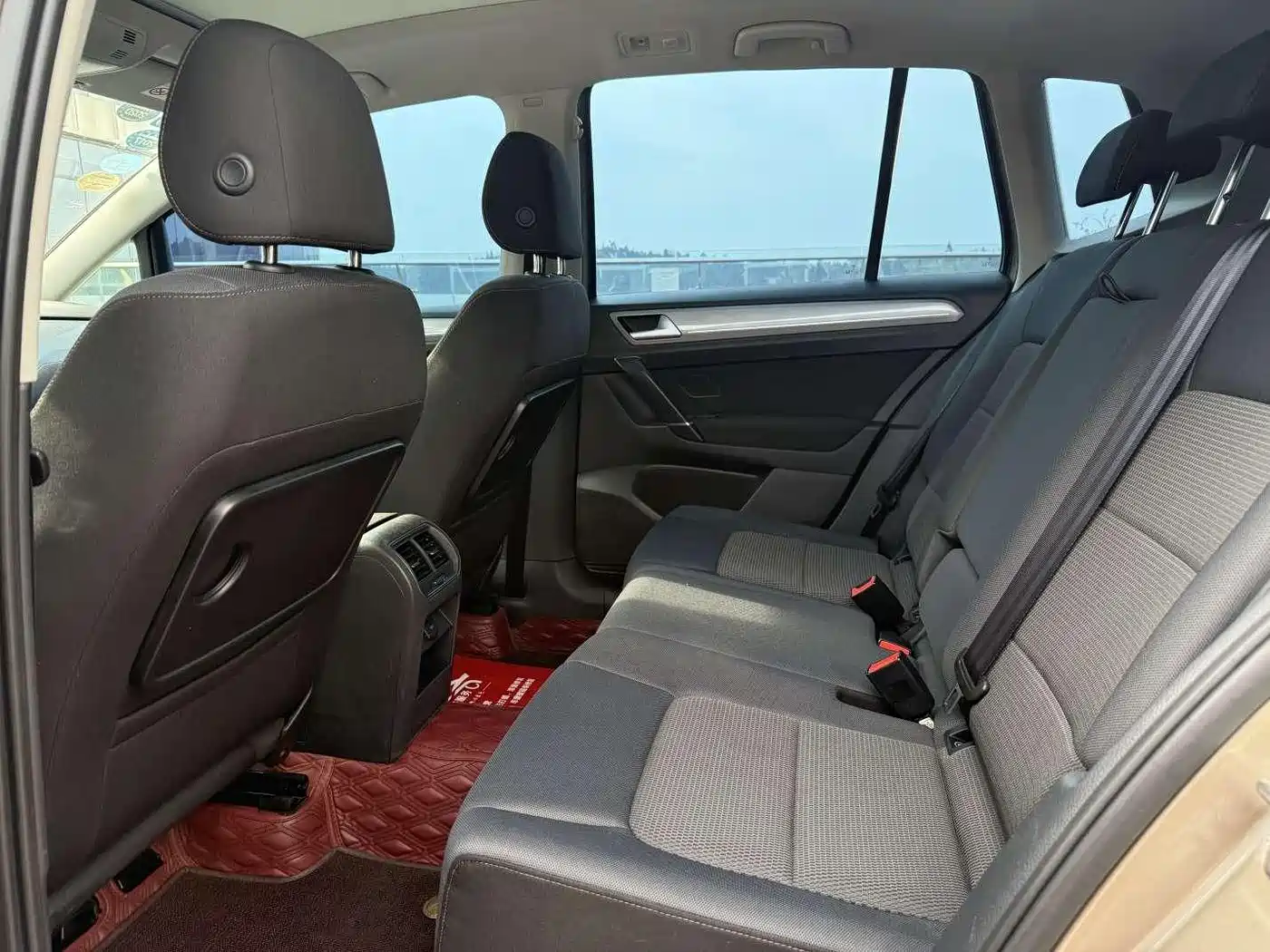Volkswagen Golf Sportsvan 2016 230TSI Automatic Progressive фото 11