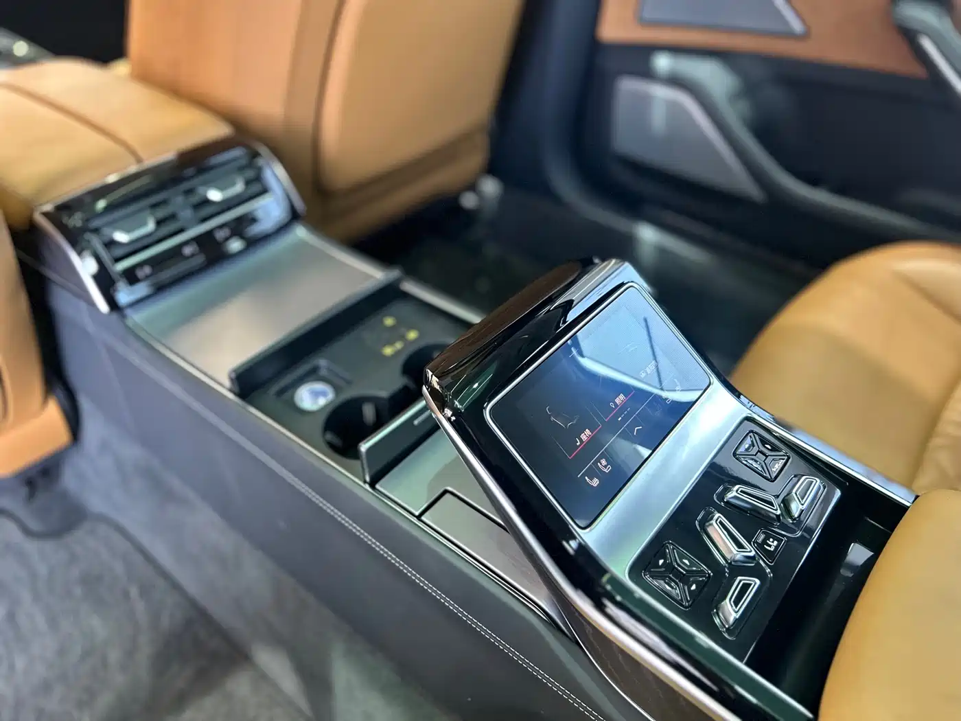 Audi A8 2022 A8L Horch Founder's Edition Legendary фото 18