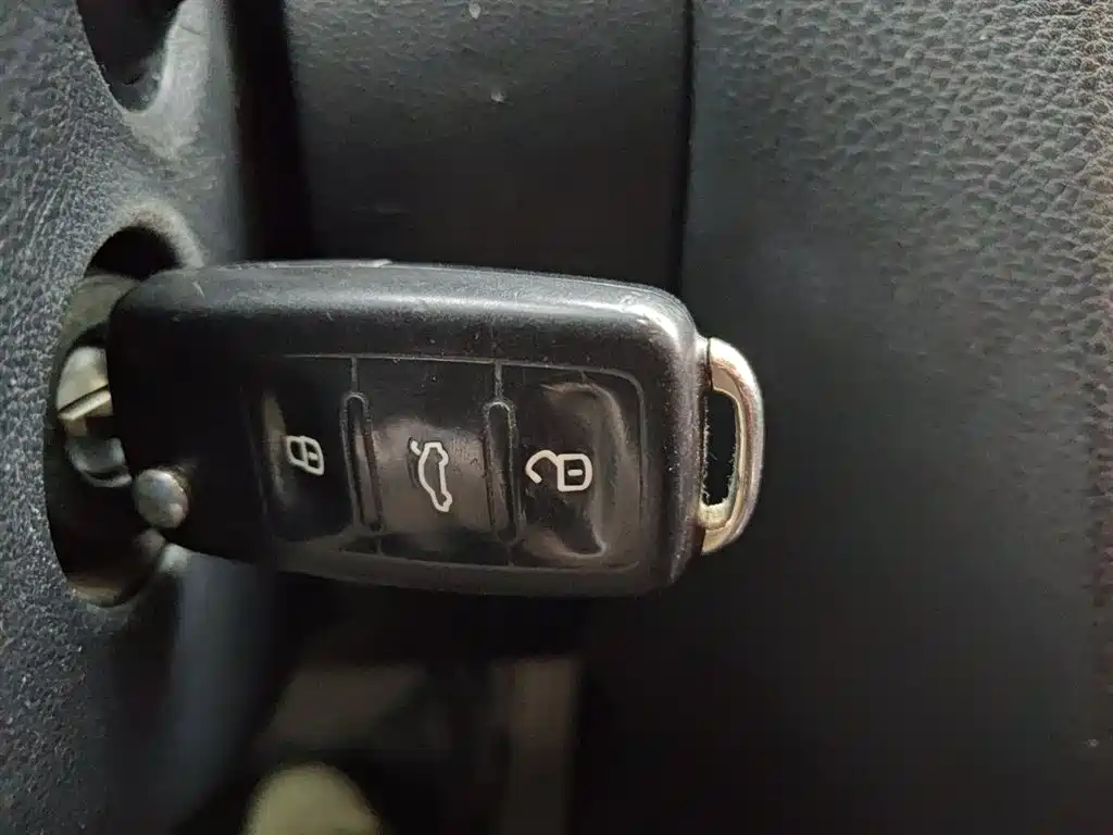 Volkswagen Sagitar 2015 1.6L Automatic Comfort фото 12