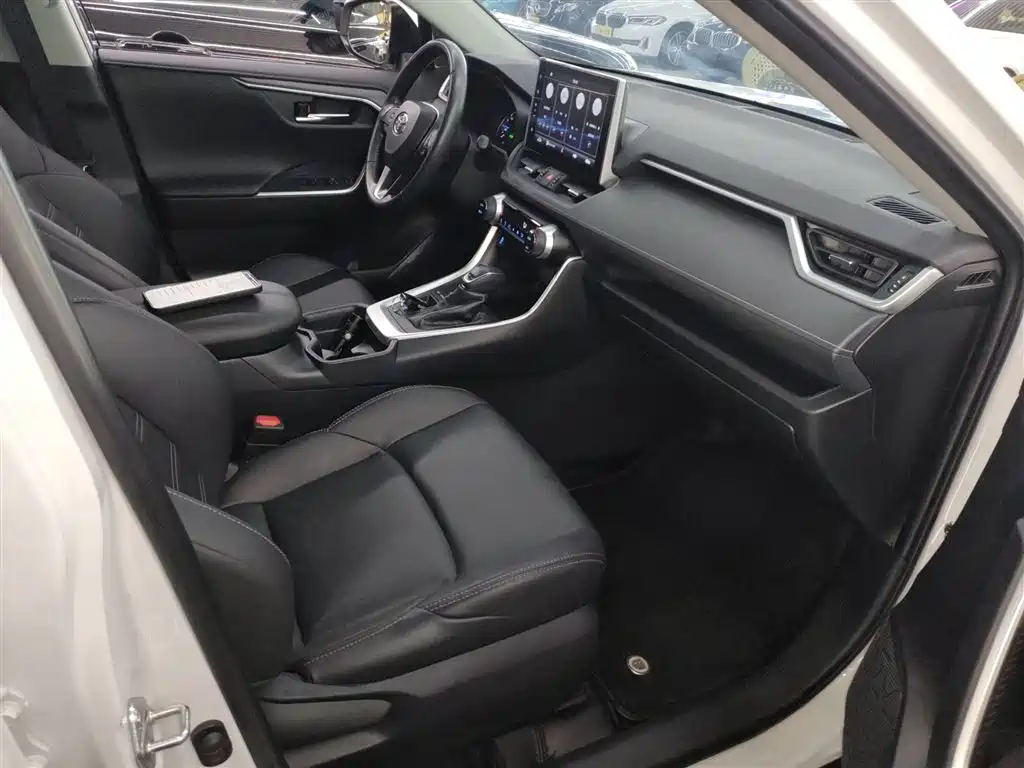 Toyota Wildlander 2021 Hybrid 2.5L E-CVT 2WD Luxury Edition фото 20