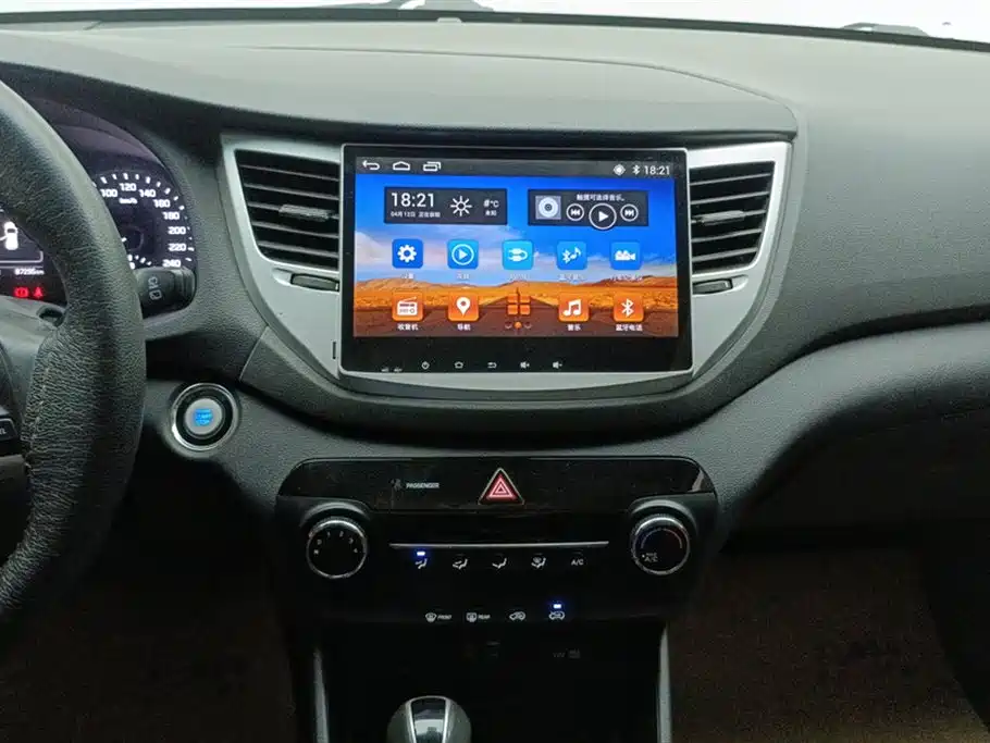Hyundai Tucson 2015 2.0L Automatic 2WD Smart фото 13