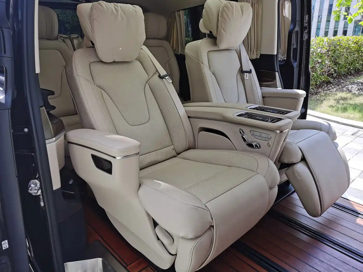 Mercedes-Benz V-Class 2021 V 260 L Long Wheelbase Luxury Edition фото 10