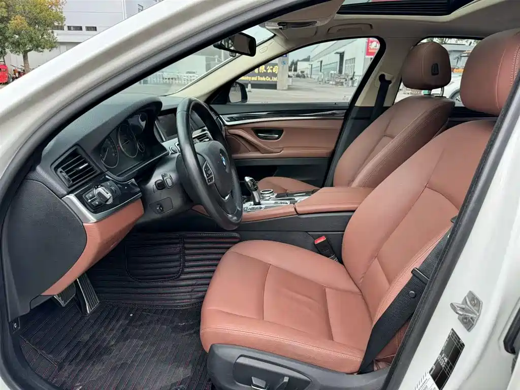 BMW 5 Series 2017 520Li Classic Edition фото 20
