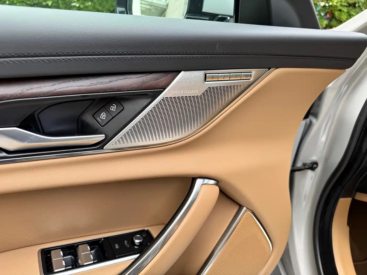 Jaguar XFL 2025 2.0T P250 FWD Luxury Edition фото 8