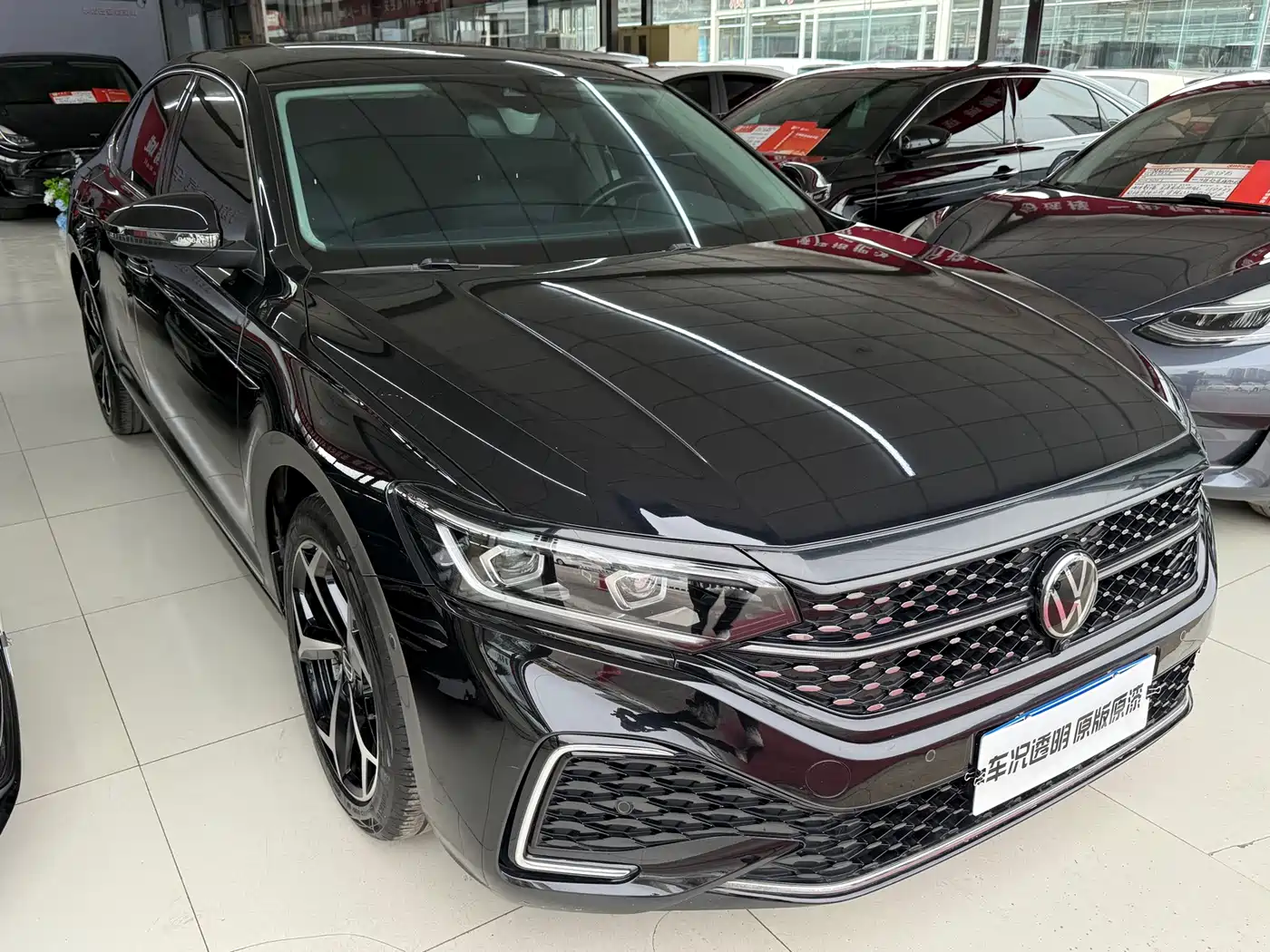 Volkswagen Passat 2023 330TSI Starlight Luxury Edition фото 3