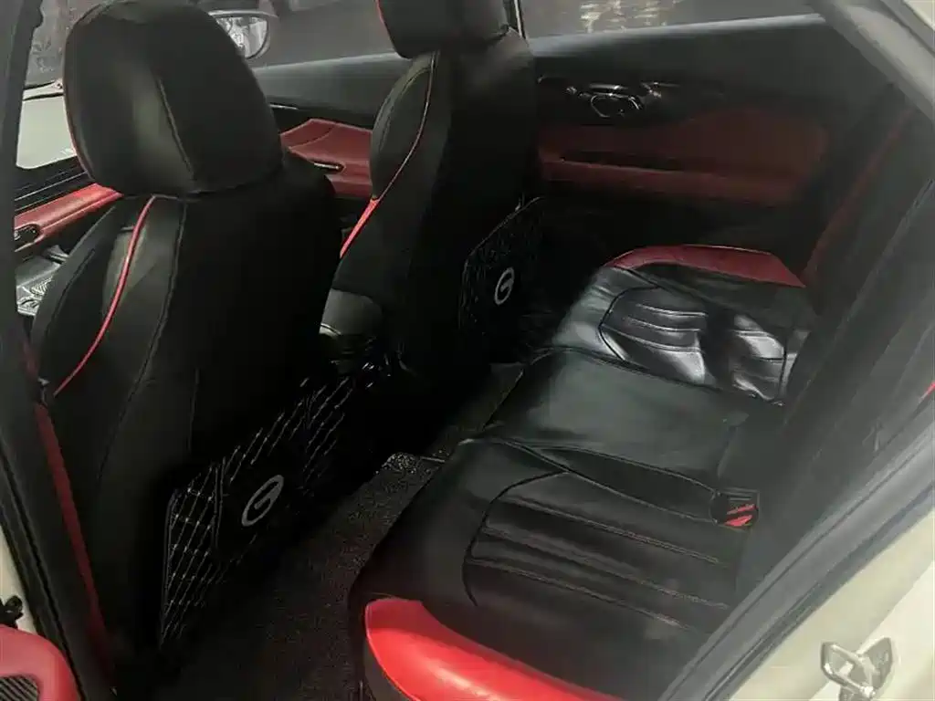 GAC Trumpchi Trumpchi Emkoo 2021 270T DCT J15 Edition фото 6