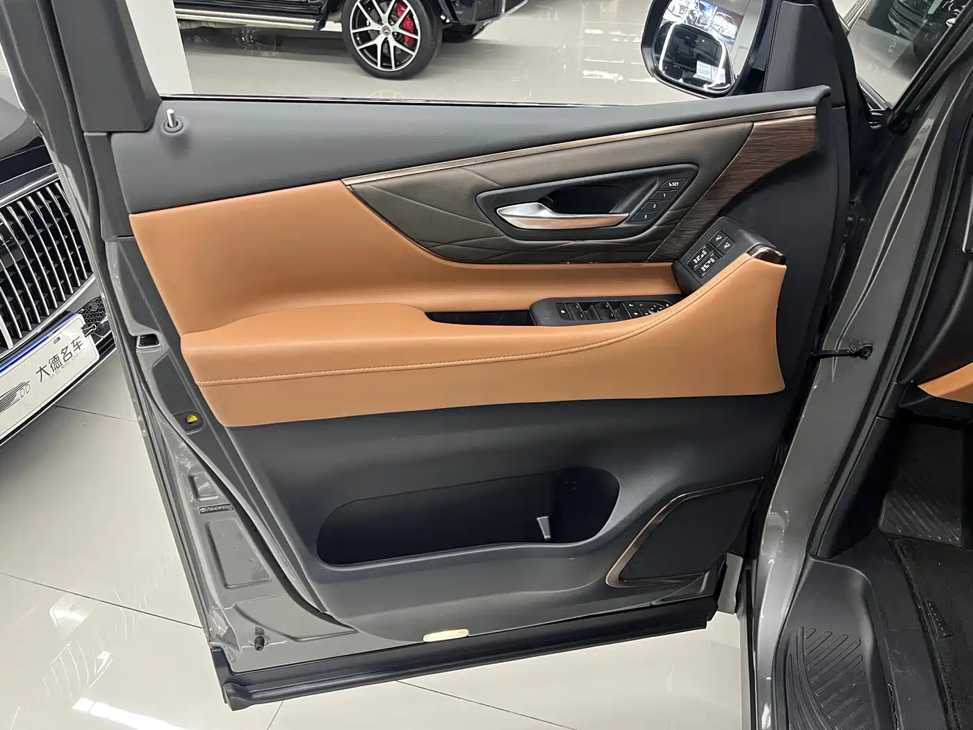 Toyota Alphard 2024 Hybrid 2.5L Ultimate Enjoyment Edition фото 21