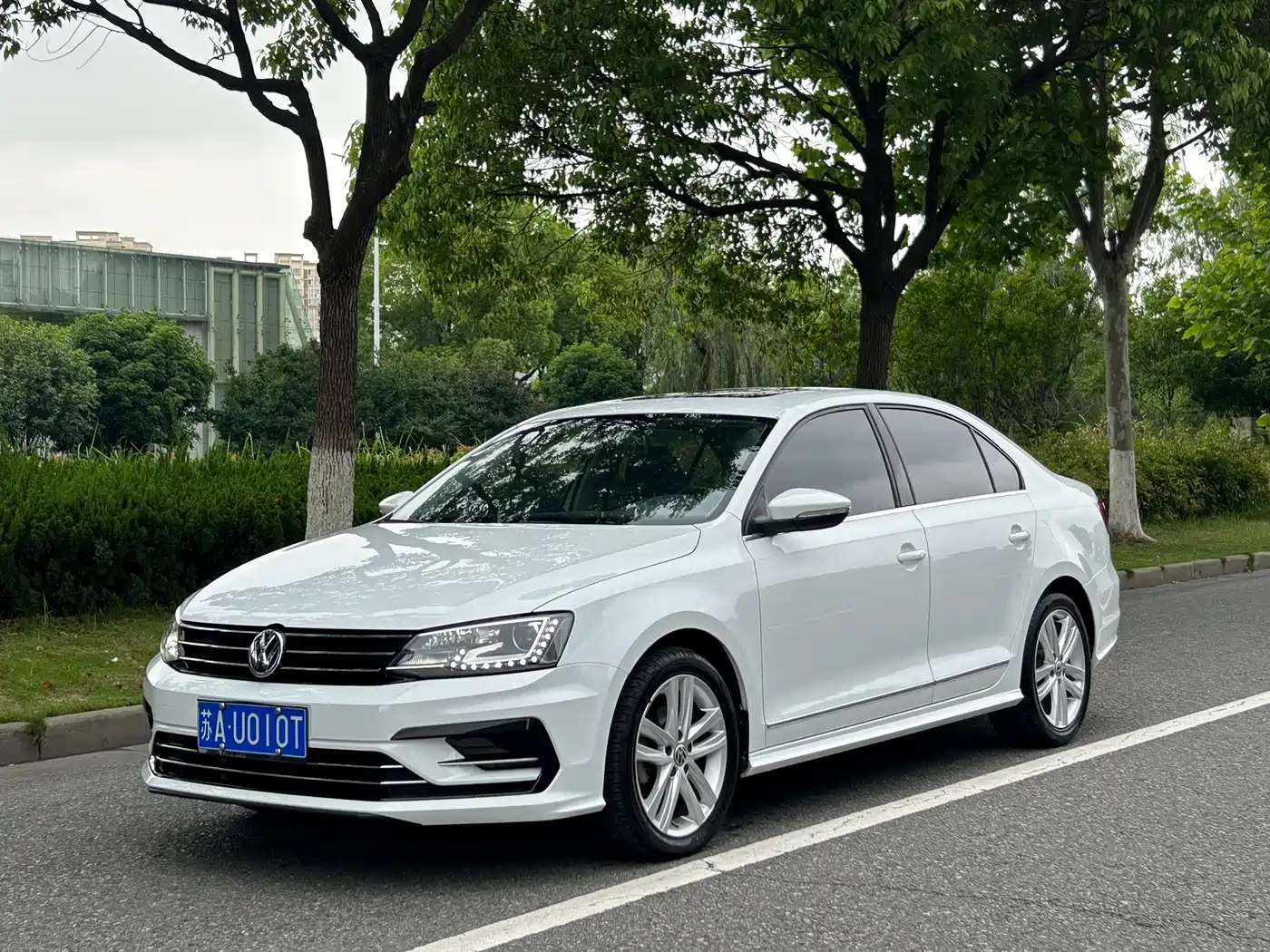 Volkswagen Sagitar 2018 280TSI DSG Spark Edition фото 3