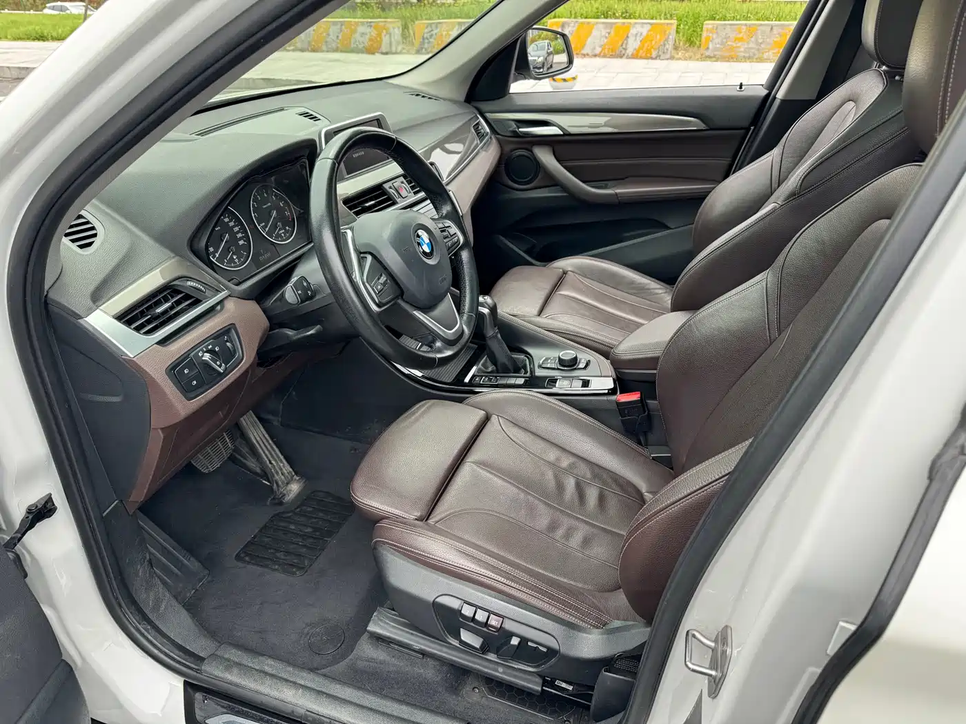 BMW X1 2018 sDrive18Li Premium Model фото 8