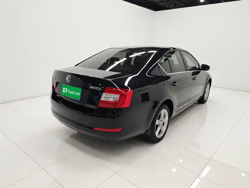 Škoda Octavia 2016 1.6L Automatic Pioneer Edition фото 7