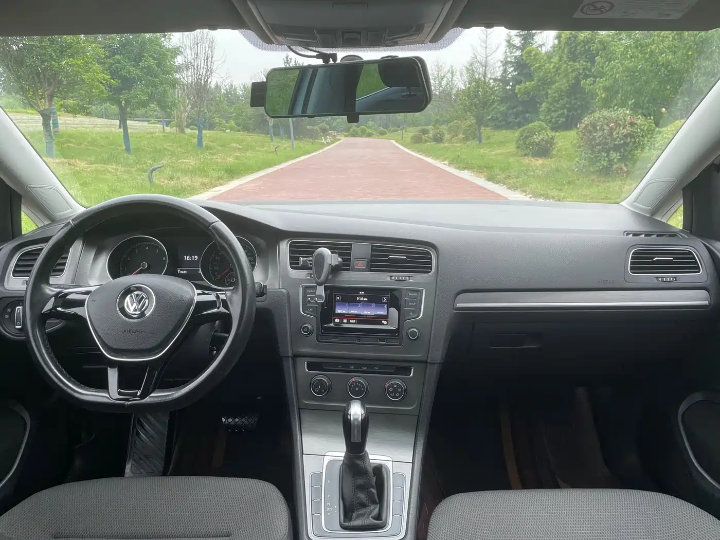 Volkswagen Golf 2016 1.6L Automatic Comfort фото 12