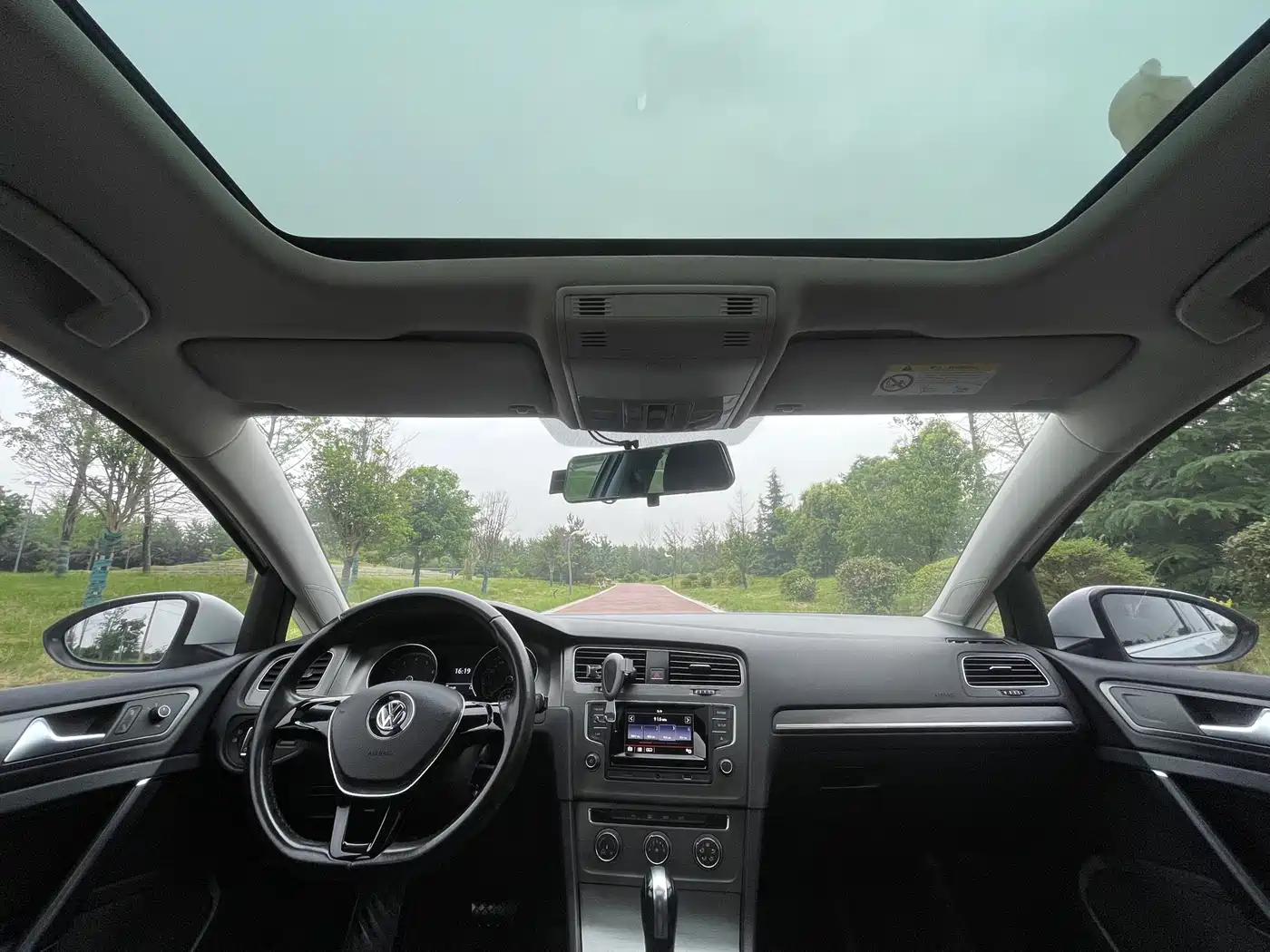 Volkswagen Golf 2016 1.6L Automatic Comfort фото 14