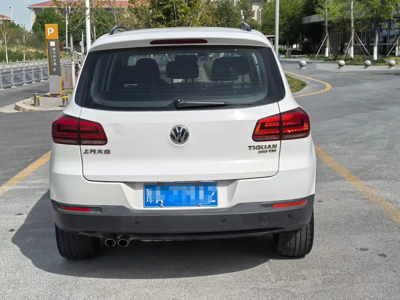 VOLKSWAGEN TIGUAN