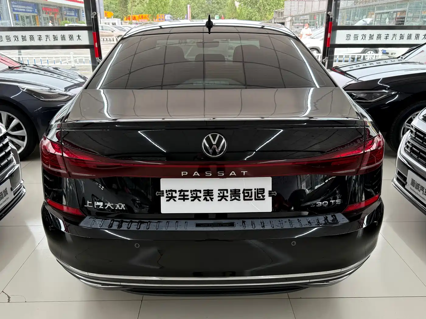 Volkswagen Passat 2023 330TSI Starlight Luxury Edition фото 15