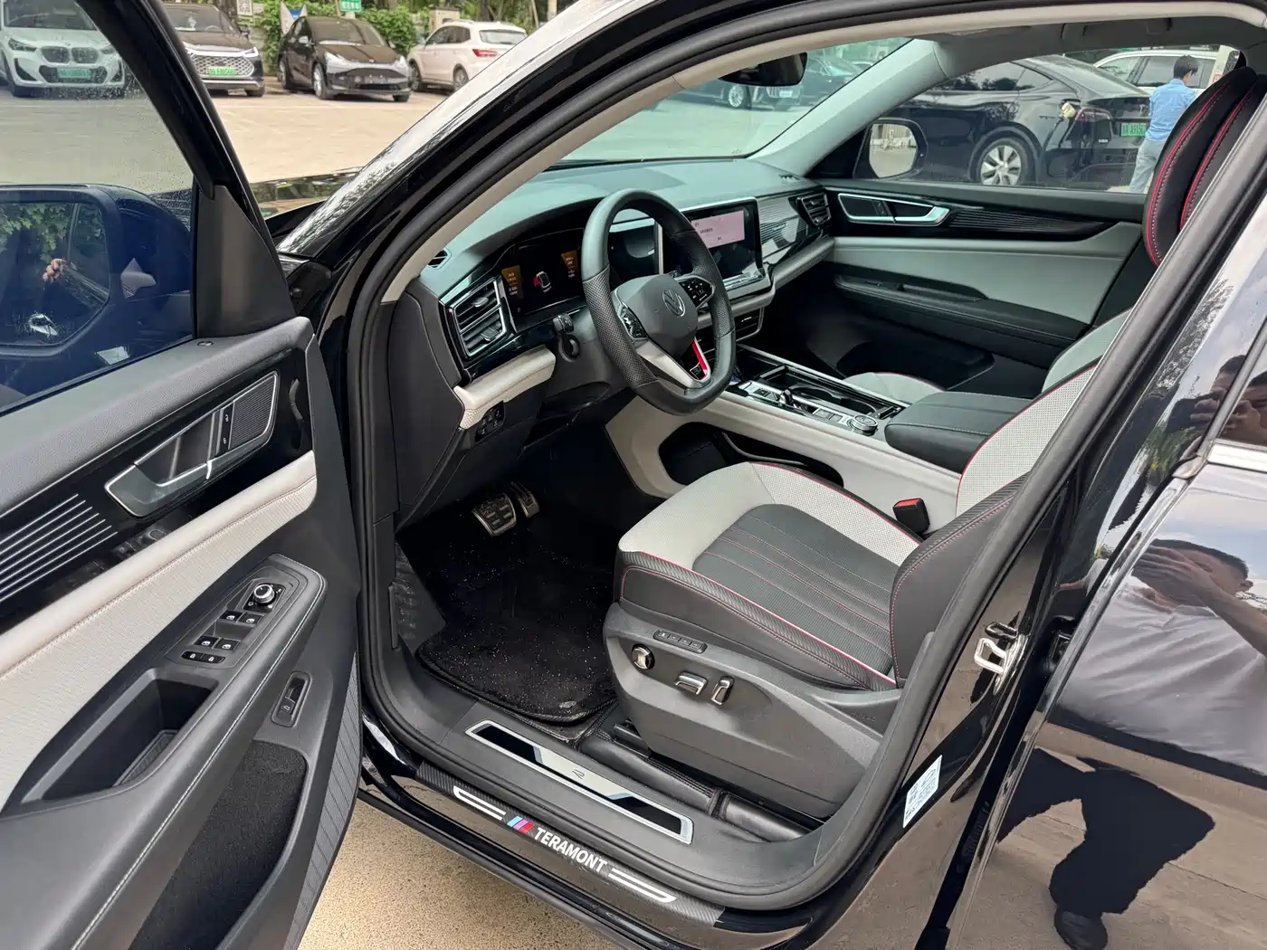 Volkswagen Teramont 2023 Teramont X 380TSI 4Motion Premium Luxury фото 7