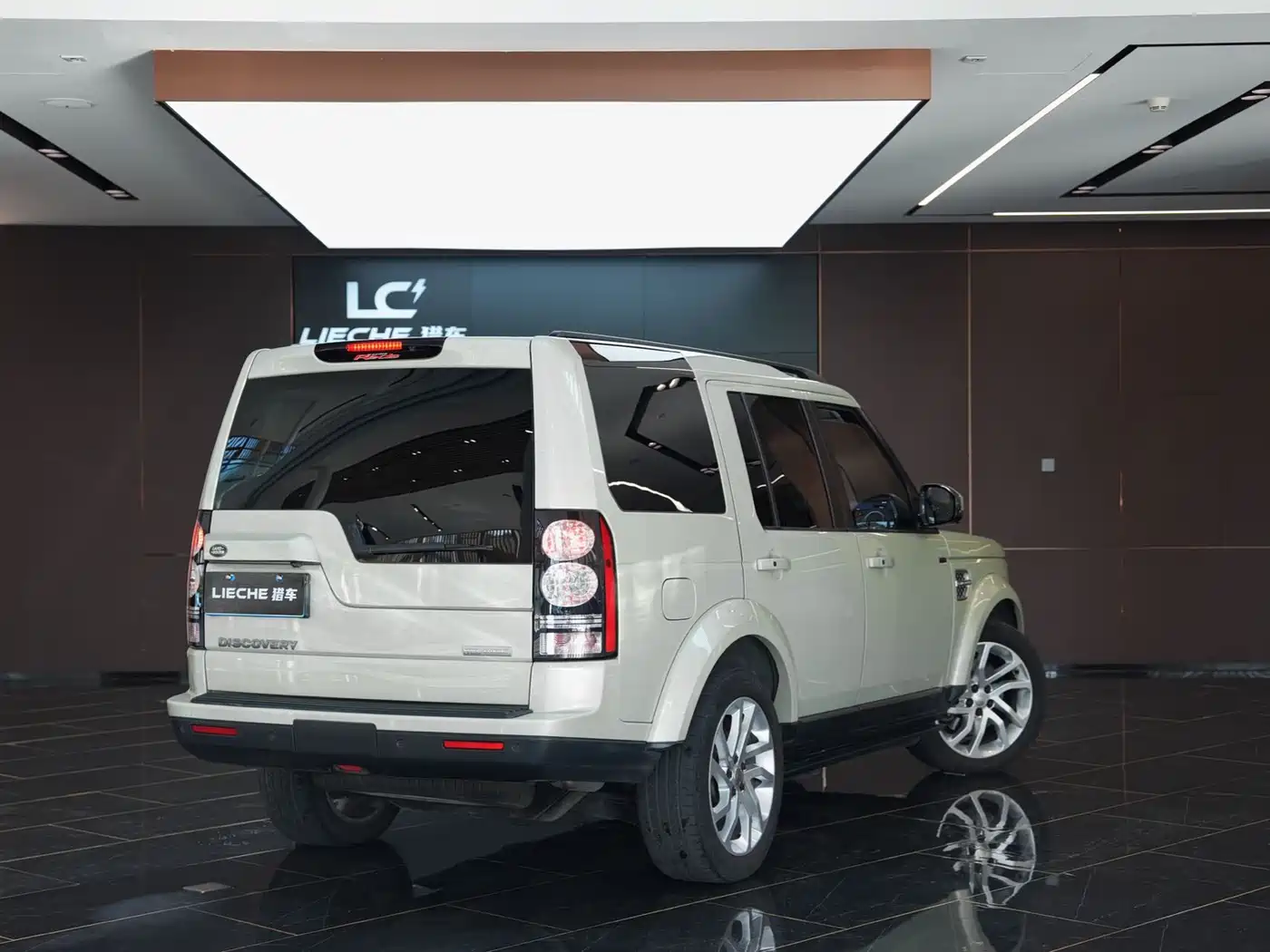 Land Rover Discovery 2014 3.0 SC V6 HSE Luxury фото 16