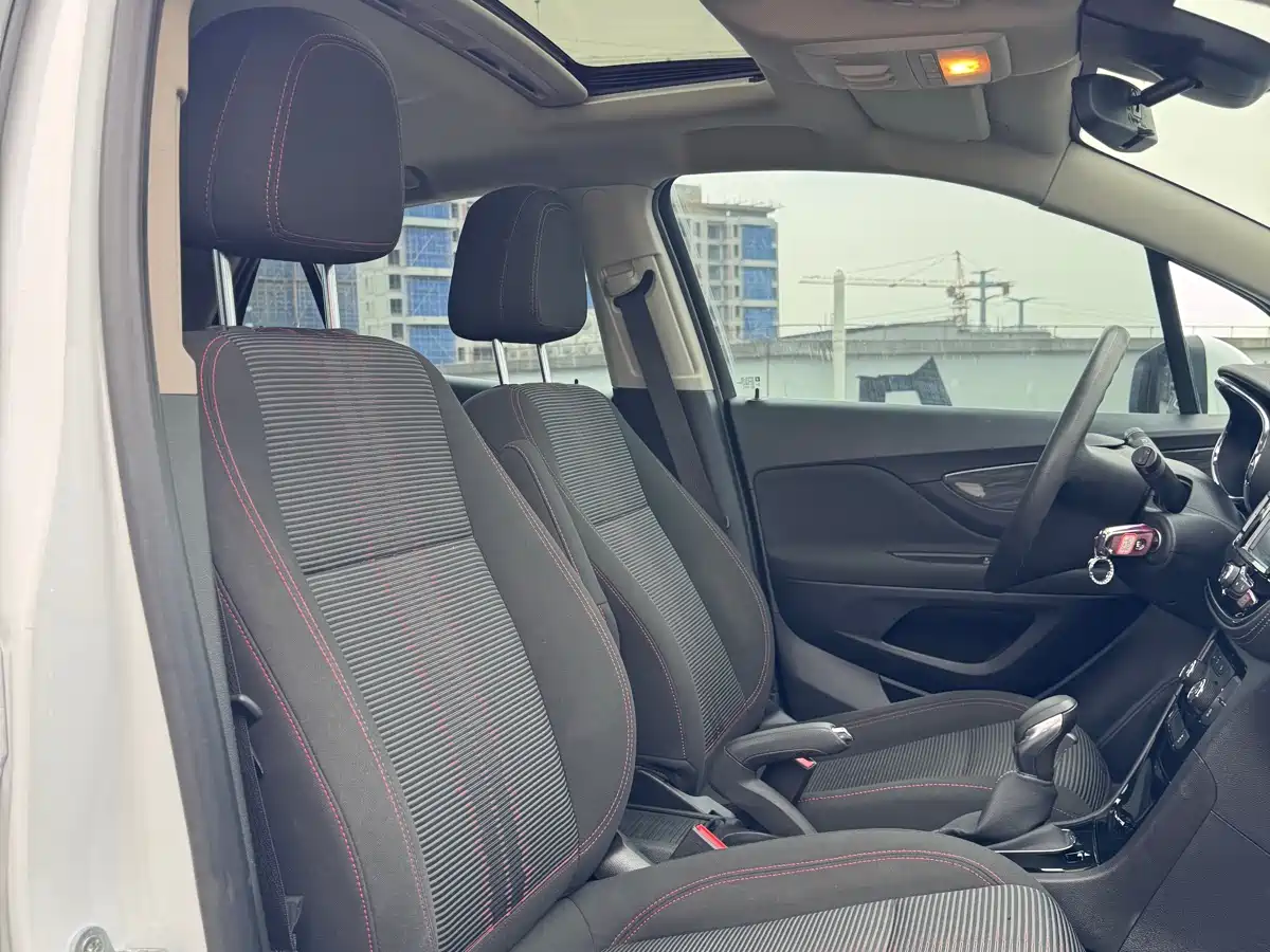 Фото 10 - Buick Encore
