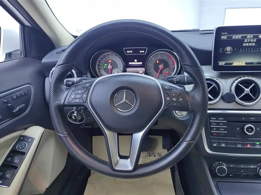 Mercedes-Benz GLA 2016 GLA 220 4MATIC Fashion фото 15