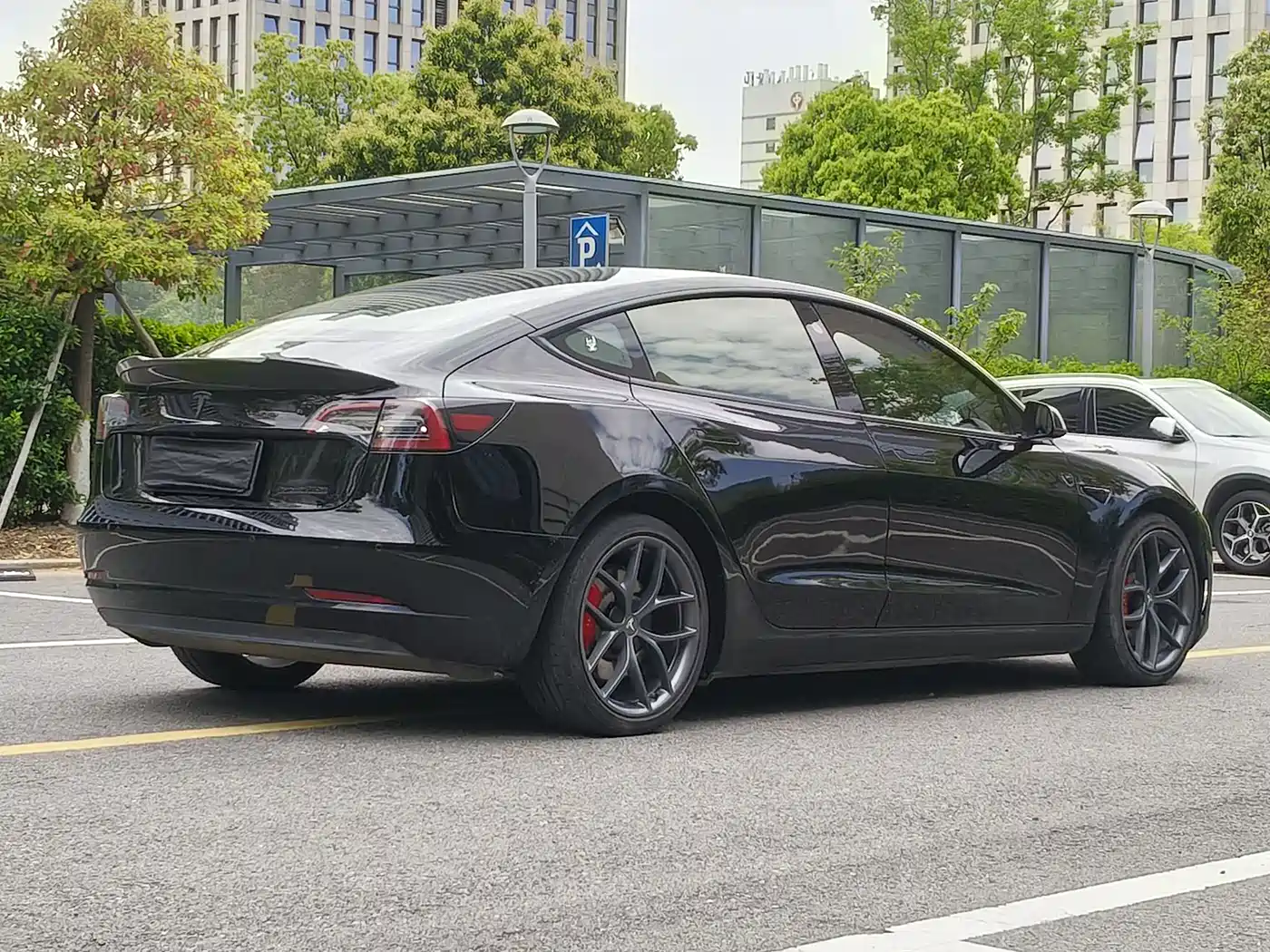 TESLA MODEL 3