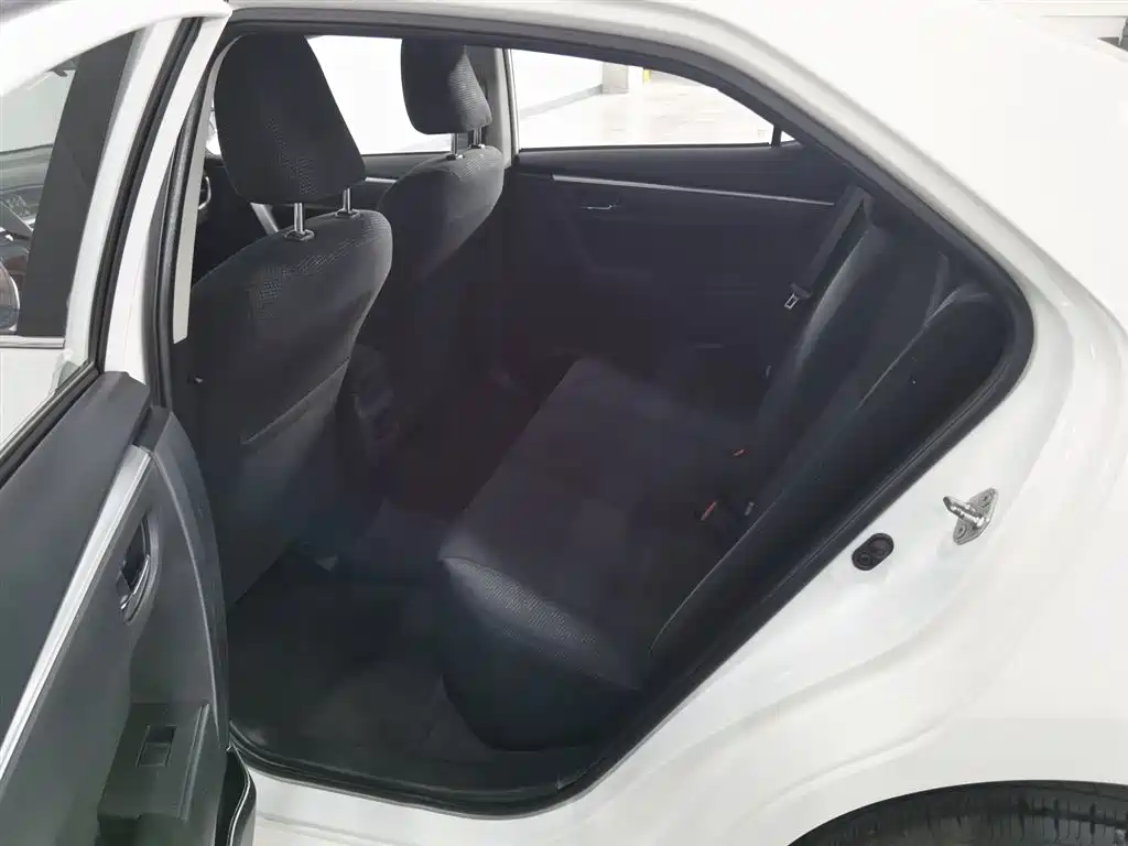 Toyota Corolla 2017 Facelift 1.6L S-CVT GL фото 15
