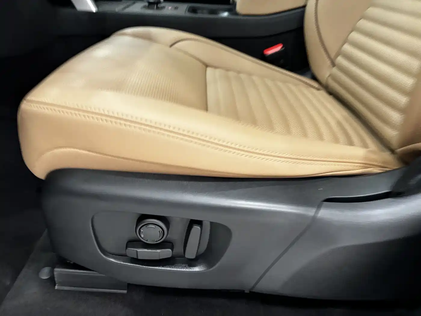Land Rover Discovery Sport 2025 249PS Performance Tech Edition фото 13