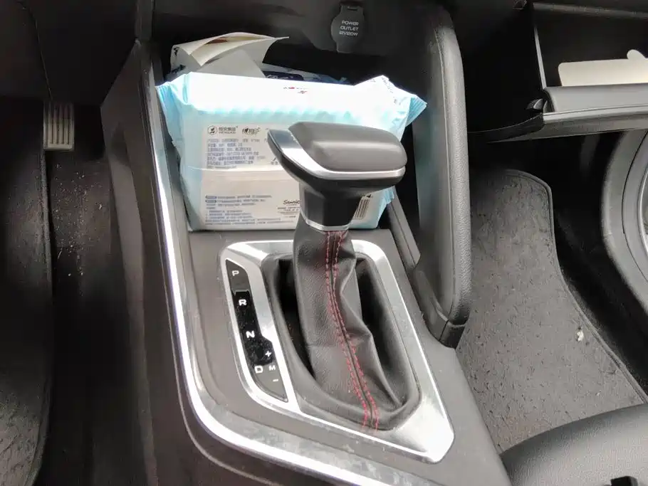 Фото 16 - Geely Vision X3
