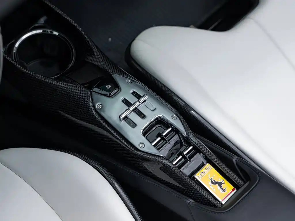 Ferrari SF90 2023 2021 3.9T V8 Spider
