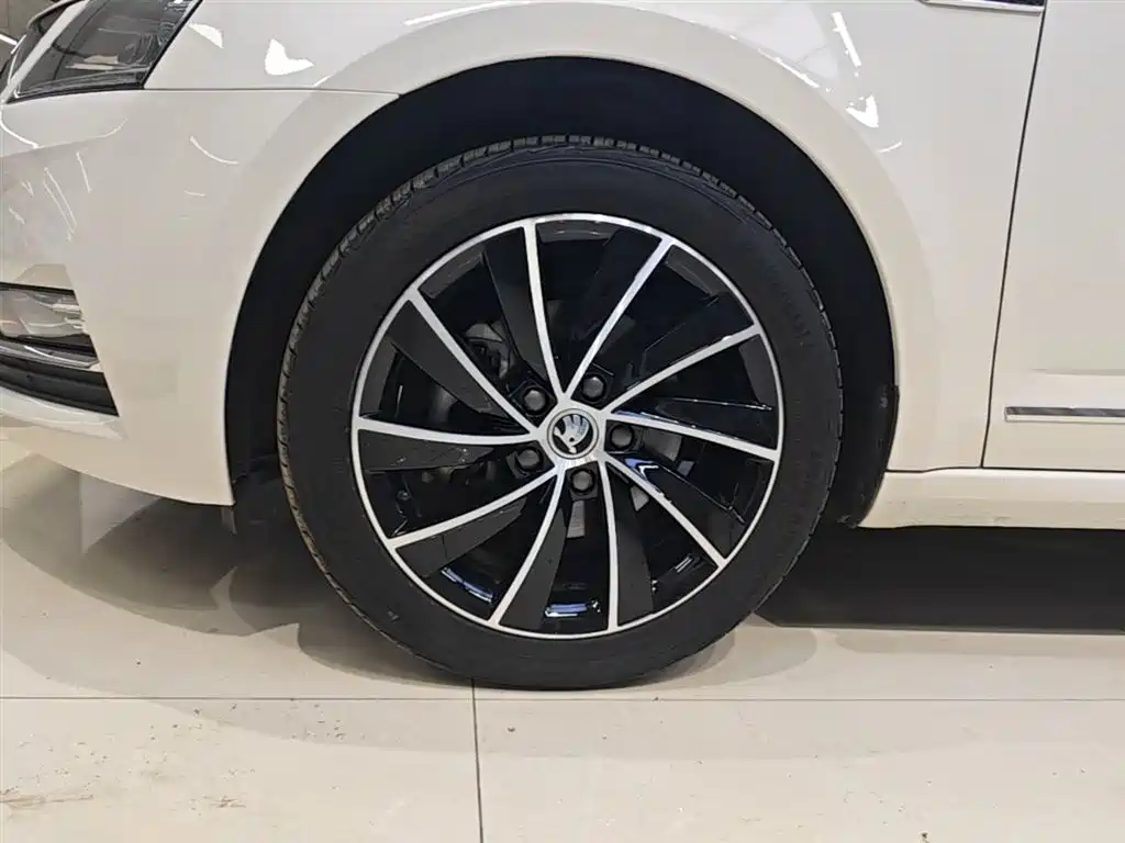 Škoda Octavia 2019 TSI280 DSG Luxury Edition фото 25