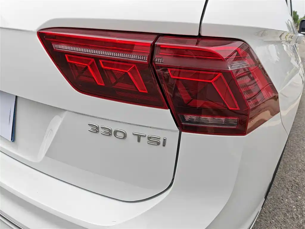 Volkswagen Tiguan L 2024 330TSI Automatic 2WD R-Line Premium Enjoyment Edition фото 13