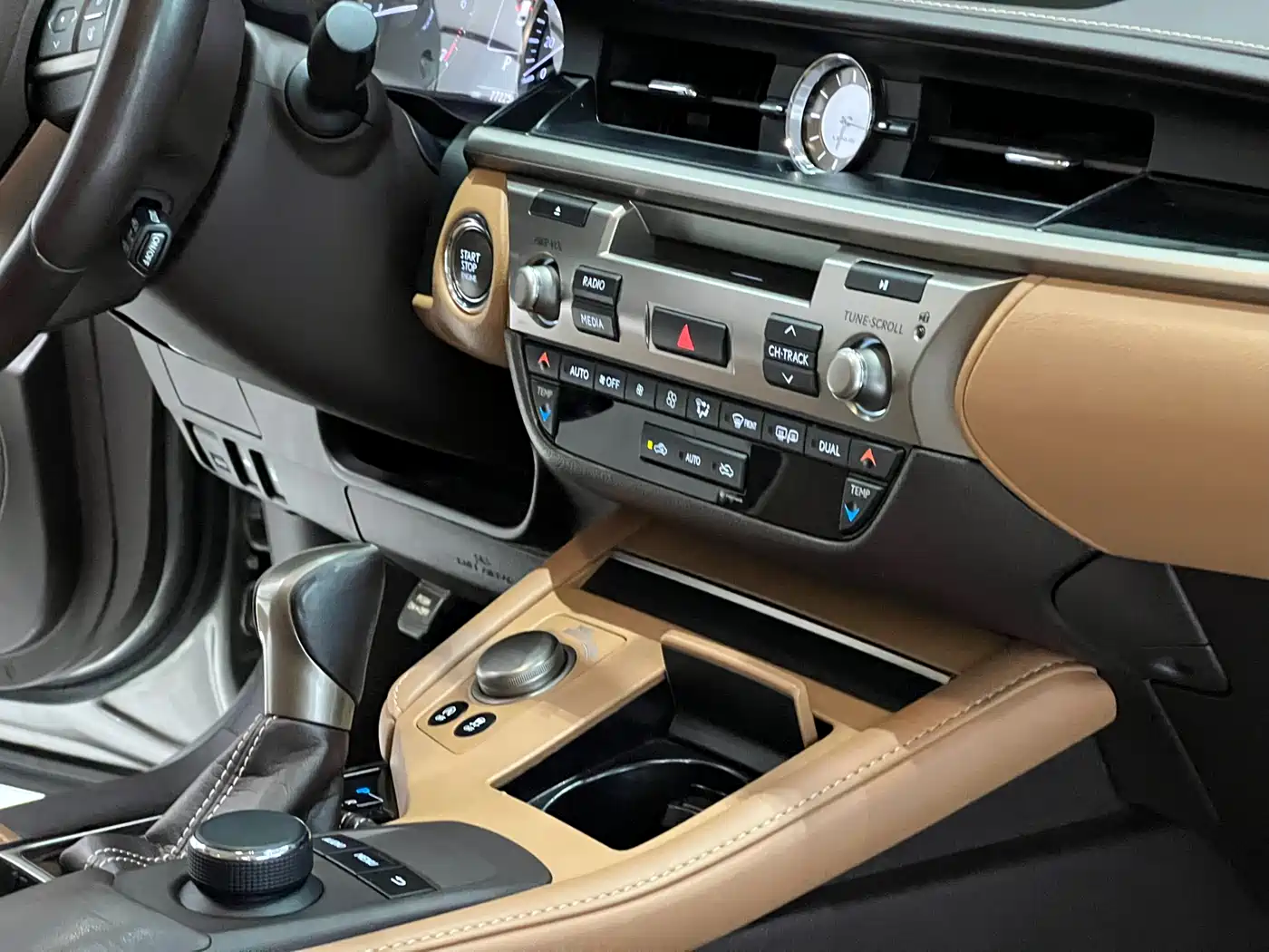 Lexus ES 2015 200 Elite Edition фото 12