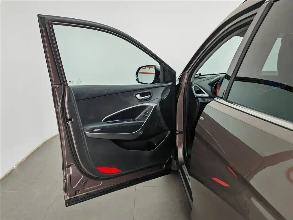 Hyundai Grand Santa Fe 2013 3.0L 7-Seater 4WD Comfort Edition фото 8