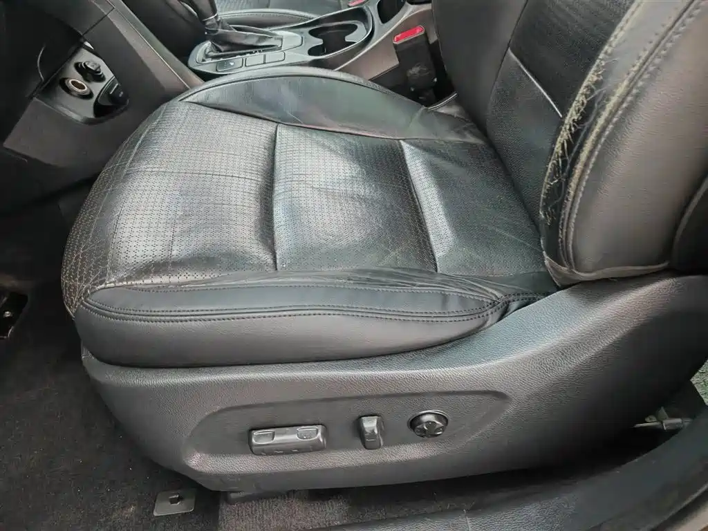 Hyundai Grand Santa Fe 2013 3.0L 7-Seater 4WD Comfort Edition фото 20