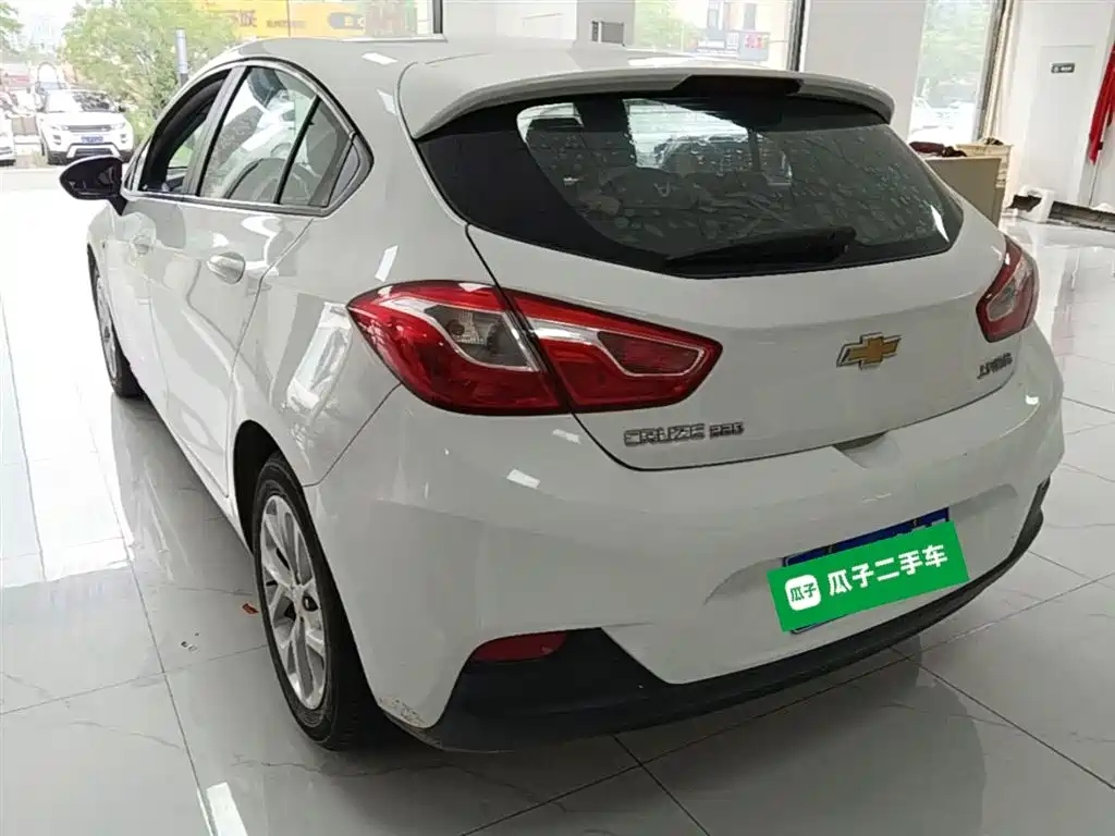 Chevrolet Cruze 2018 Hatchback 320 Automatic Pioneer Sunroof Edition фото 5