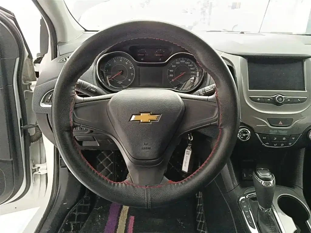 Chevrolet Cruze 2018 Hatchback 320 Automatic Pioneer Sunroof Edition фото 11