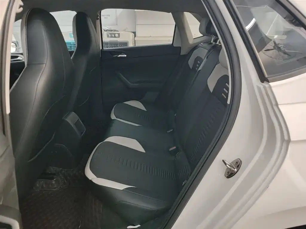 Volkswagen Polo 2021 Plus 1.5L Automatic Colorful Tech Edition фото 17